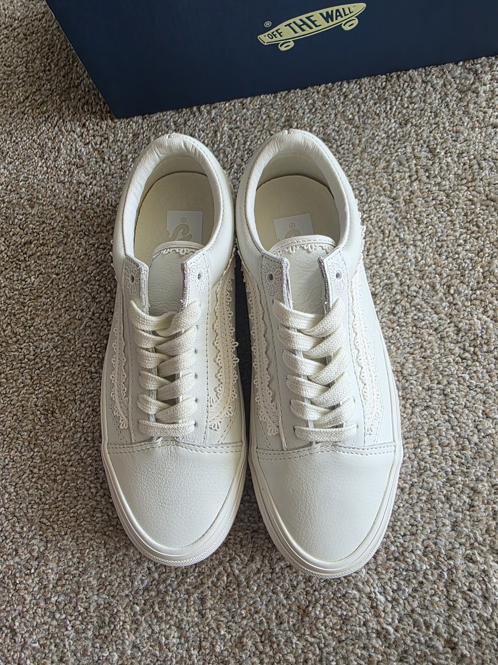 Vans Women's Lace-Trim Leather Lx Old Skool Sneaker - Chou Chou Marshmallow 7 - Picture 3 of 11